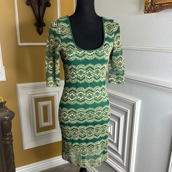 Elegant Green Lace Dress - Picture 1 of 12